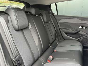 PEUGEOT 308 1.5 BlueHDI 130 EAT8 Allure
