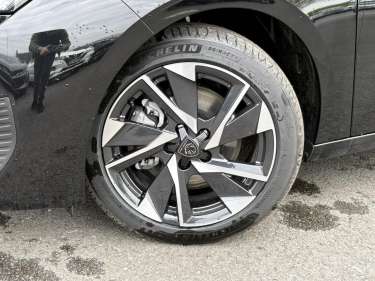 PEUGEOT 308 1.5 BlueHDI 130 EAT8 Allure