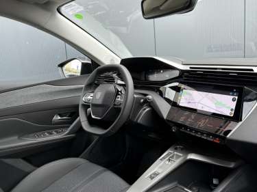 PEUGEOT 308 1.5 BlueHDI 130 EAT8 Allure