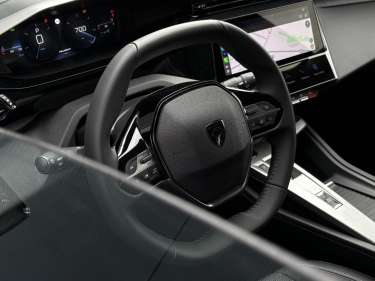PEUGEOT 308 1.5 BlueHDI 130 EAT8 Allure