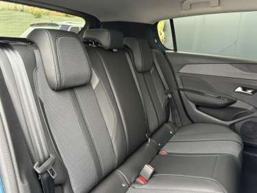 PEUGEOT 308 1.5 BlueHDI 130 EAT8 Allure