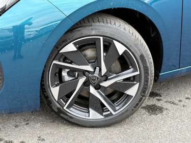 PEUGEOT 308 1.5 BlueHDI 130 EAT8 Allure