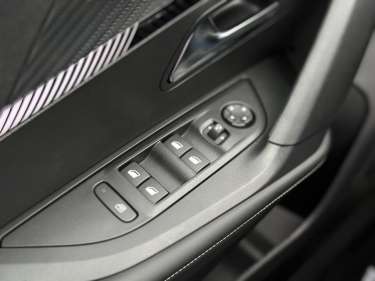 PEUGEOT 2008 NV Hybrid 145 e-DSC6 Allure