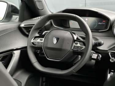 PEUGEOT 2008 NV Hybrid 145 e-DSC6 Allure