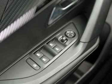 PEUGEOT 2008 NV Hybrid 145 e-DSC6 Allure