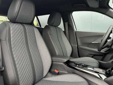 PEUGEOT 2008 NV Hybrid 145 e-DSC6 Allure