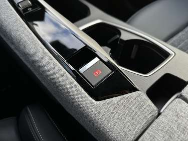 PEUGEOT 3008 NV Hybrid 145 e-DSC6 Allure