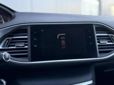 PEUGEOT 308 1.5 BlueHDI 130 EAT8 Active Business
