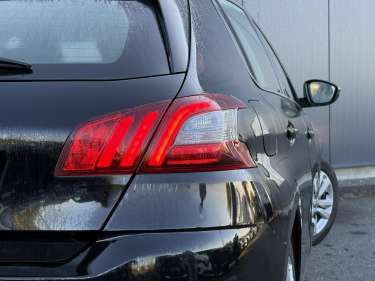 PEUGEOT 308 1.5 BlueHDI 130 EAT8 Active Business