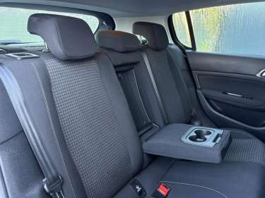 PEUGEOT 308 1.5 BlueHDI 130 EAT8 Active Business
