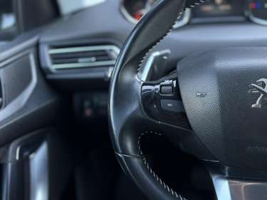 PEUGEOT 308 1.5 BlueHDI 130 EAT8 Active Business