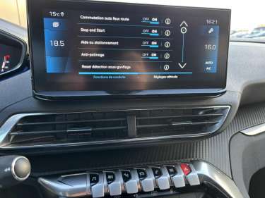 PEUGEOT 3008 1.5 BlueHDI 130 EAT8 Allure Pack