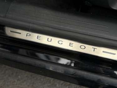 PEUGEOT 208 1.2 PureTech 130 EAT8 GT
