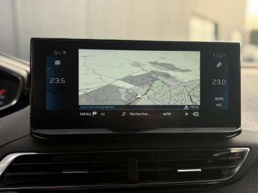 PEUGEOT 3008 1.5 BlueHDI 130 EAT8 Allure Pack