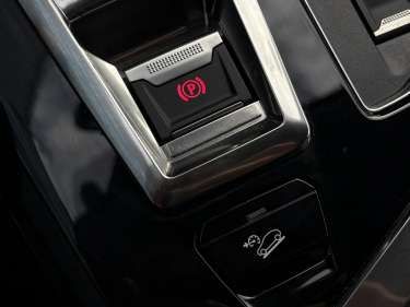 PEUGEOT 3008 1.5 BlueHDI 130 EAT8 Allure Pack