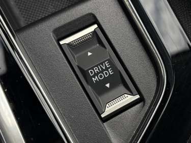 PEUGEOT 3008 1.5 BlueHDI 130 EAT8 Allure Pack