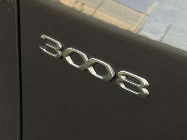 PEUGEOT 3008 1.5 BlueHDI 130 EAT8 Allure Pack