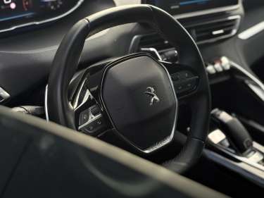 PEUGEOT 3008 1.5 BlueHDI 130 EAT8 Allure Pack