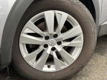 PEUGEOT 5008 1.5 BlueHDI 130 Active