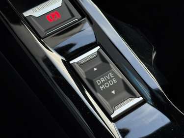 PEUGEOT 2008 Hybrid 145 e-DSC6 Allure