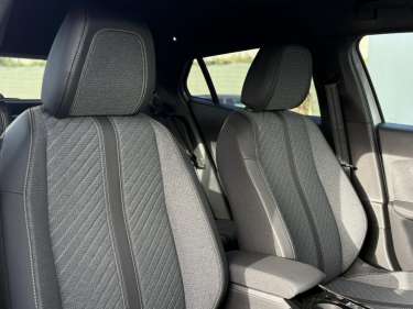 PEUGEOT 2008 Hybrid 145 e-DSC6 Allure