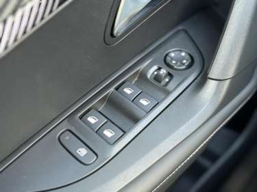 PEUGEOT 2008 Hybrid 145 e-DSC6 Allure