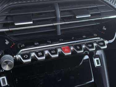 PEUGEOT 2008 1.5 BlueHDI 130 EAT8 GT