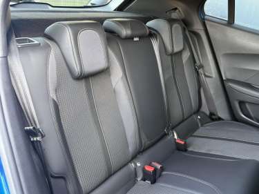 PEUGEOT 2008 1.5 BlueHDI 130 EAT8 GT