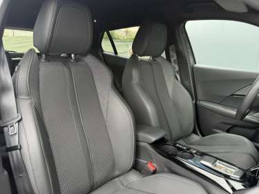 PEUGEOT 2008 Hybrid 136 e-DSC6 GT