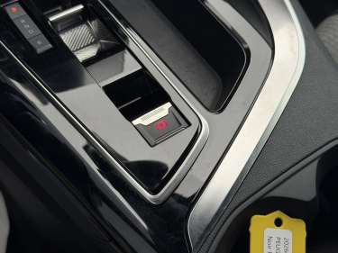 PEUGEOT 3008 Plug-in Hybrid 180 Allure e-EAT8