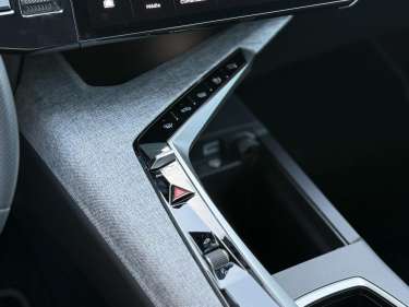 PEUGEOT 5008 NV Hybrid 145 e-DSC6 GT