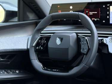 PEUGEOT 5008 NV Hybrid 145 e-DSC6 GT