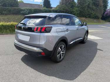 PEUGEOT 3008 1.5 BlueHDI 130 Allure Pack