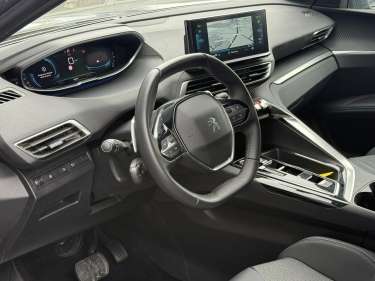 PEUGEOT 3008 Plug-in Hybrid 180 Allure e-EAT8