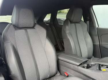 PEUGEOT 3008 Plug-in Hybrid 180 Allure e-EAT8