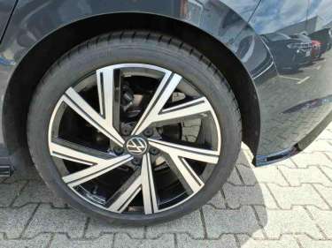 VW GOLF 8 1.5 TSI 130 R-Line